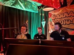 carnavalradio bij Gorissen met prinsenpaar van Op de Bies